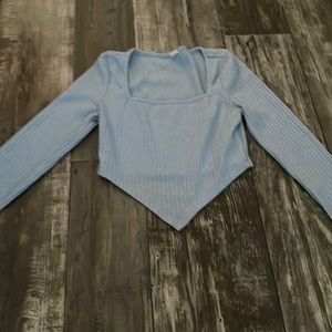 Light blue triangle long sleeve crop top